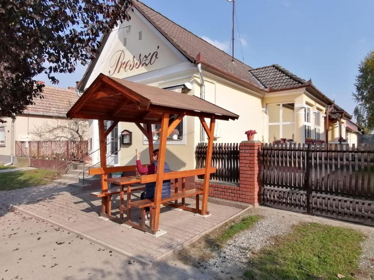 98 Petofi Utca Villa Balatonmagyarod Exterior photo
